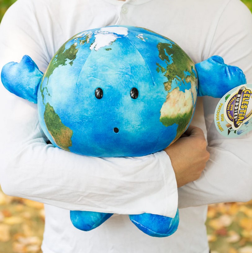 Duża Ziemia Celestial Buddies – w objęciach