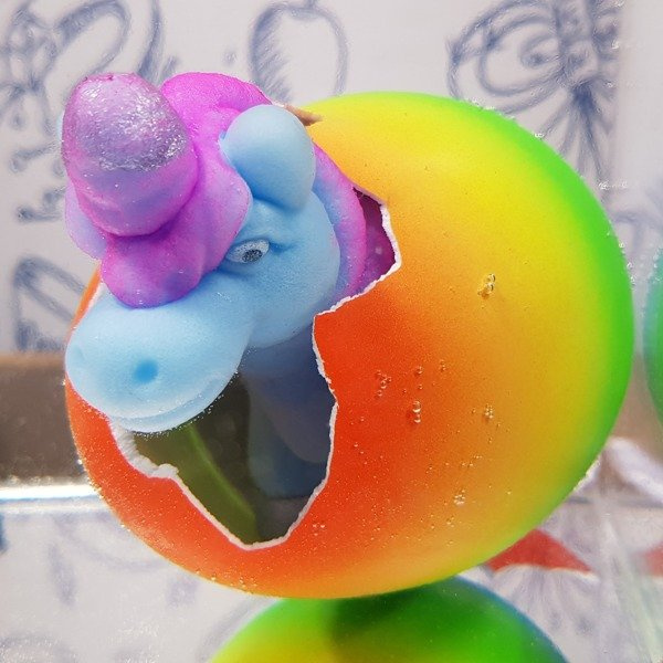 Proces wykluwania jednorożca