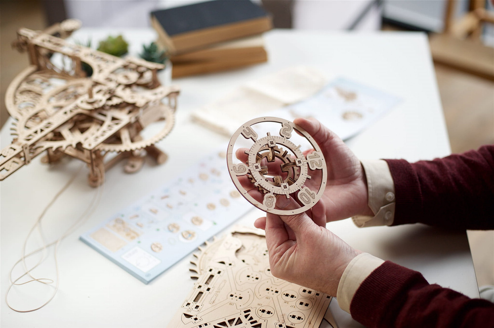 Ugears Aero Clock — ażurowa konstrukcja
