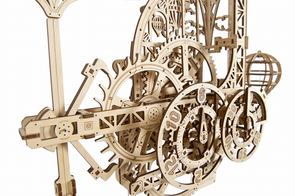 Ugears Aero Clock – detal wahadła
