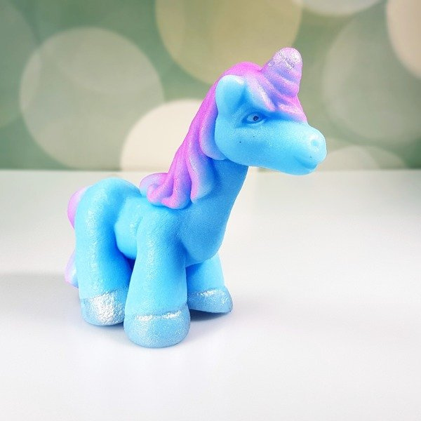 Wykluty jednorożec po kilku dniach