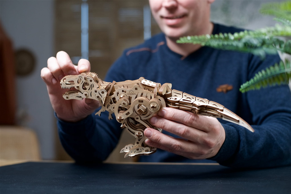 Ugears T-Rex – naturalna kolorystyka drewna